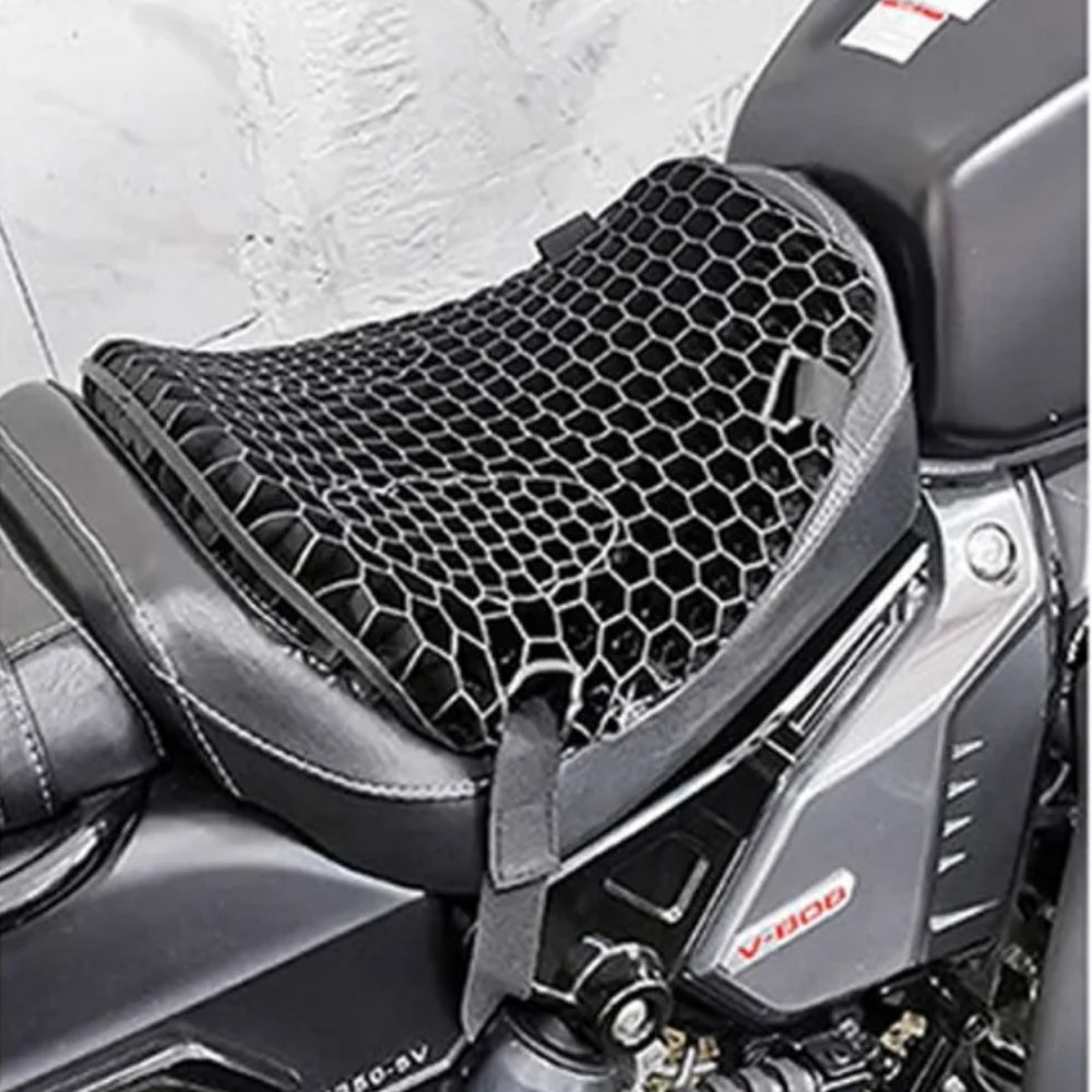 Cojín puesto en el asiento de una moto, vista lateral