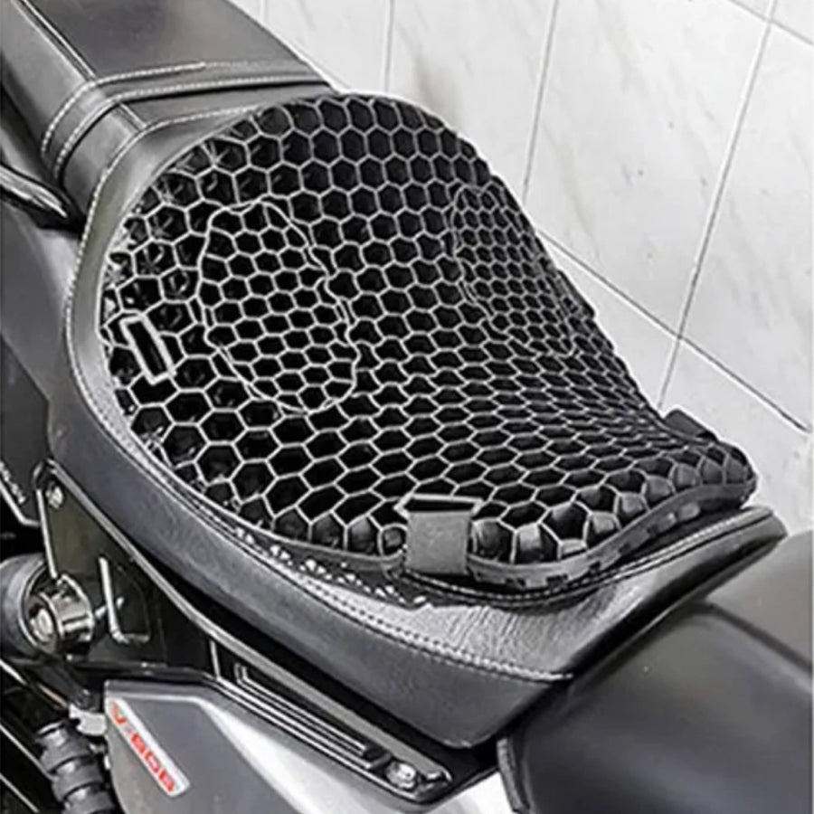 Cojín colocado sobre el asiento de la moto